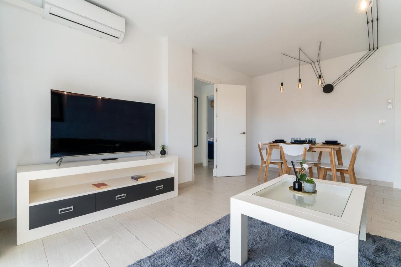 Sea View 2 Bedroom Apartment 2 Min Away From The Beach Торремолінос Екстер'єр фото
